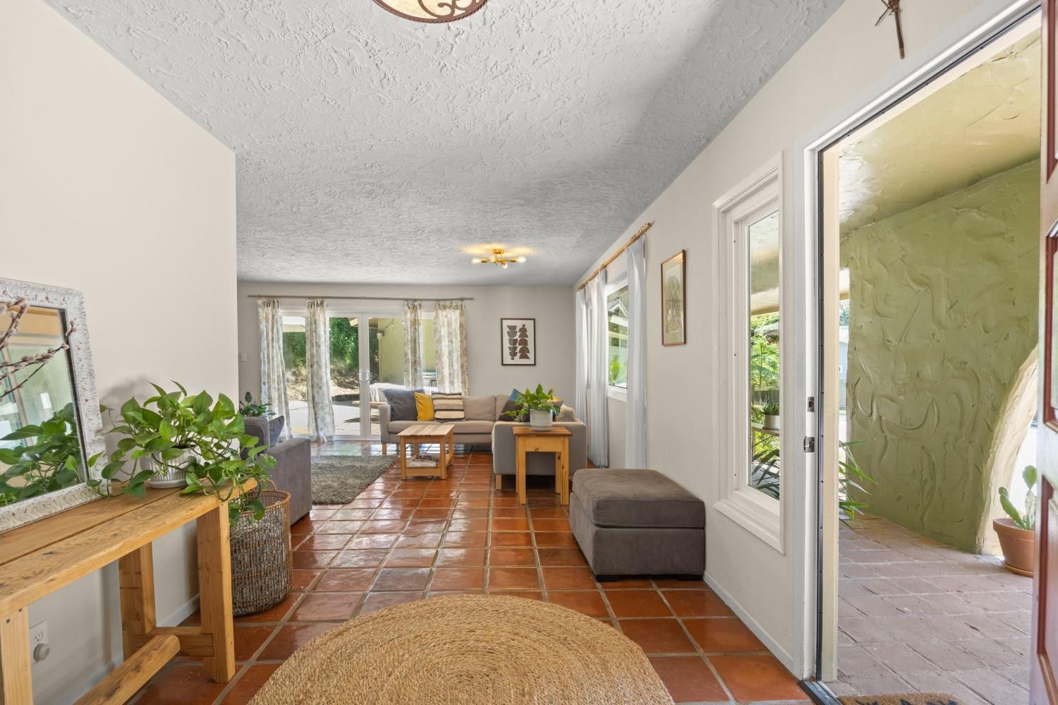 80 High Street Oak View, CA 93022 - Photo 21 of 93 a living room with furniture and a potted plant