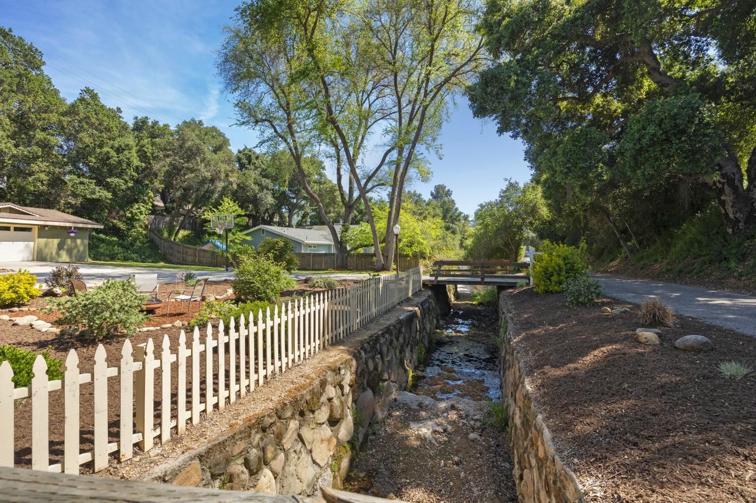 80 High Street Oak View, CA 93022 - Photo 38 of 93 a view of a yard with large trees