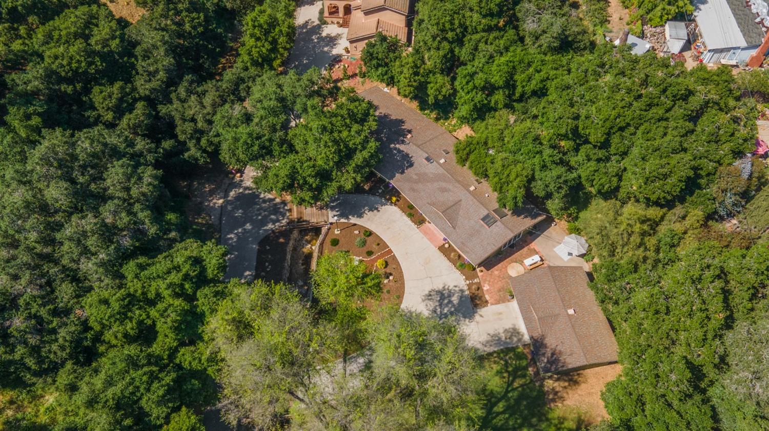 80 High Street Oak View, CA 93022 - Photo 85 of 93 an aerial view of a house with a yard