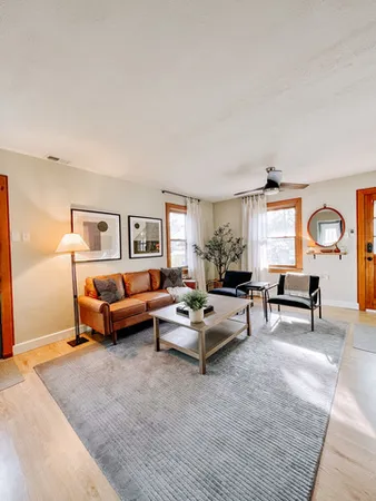 $2,900 | 1116 Adelia Street, Downers Grove, IL 60516