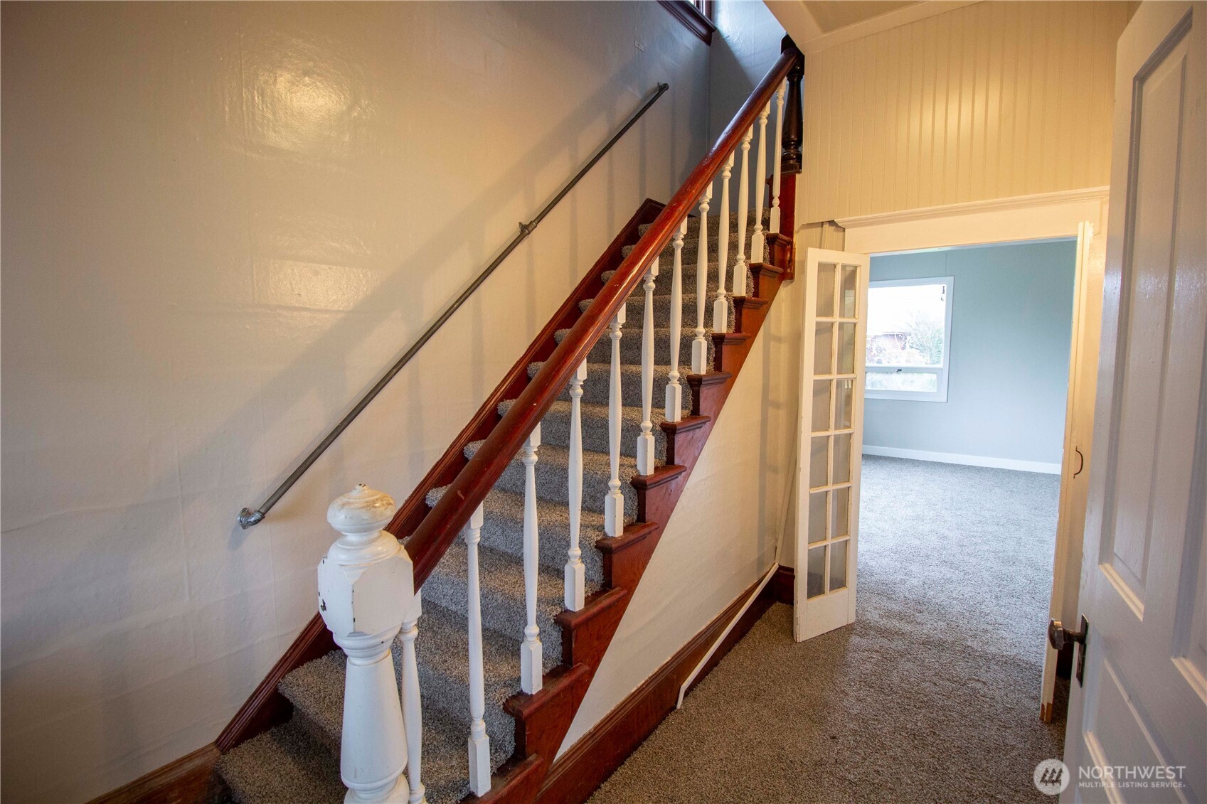 412 5th Street Hoquiam, WA 98550 - Photo 16 of 17 a view of an entryway