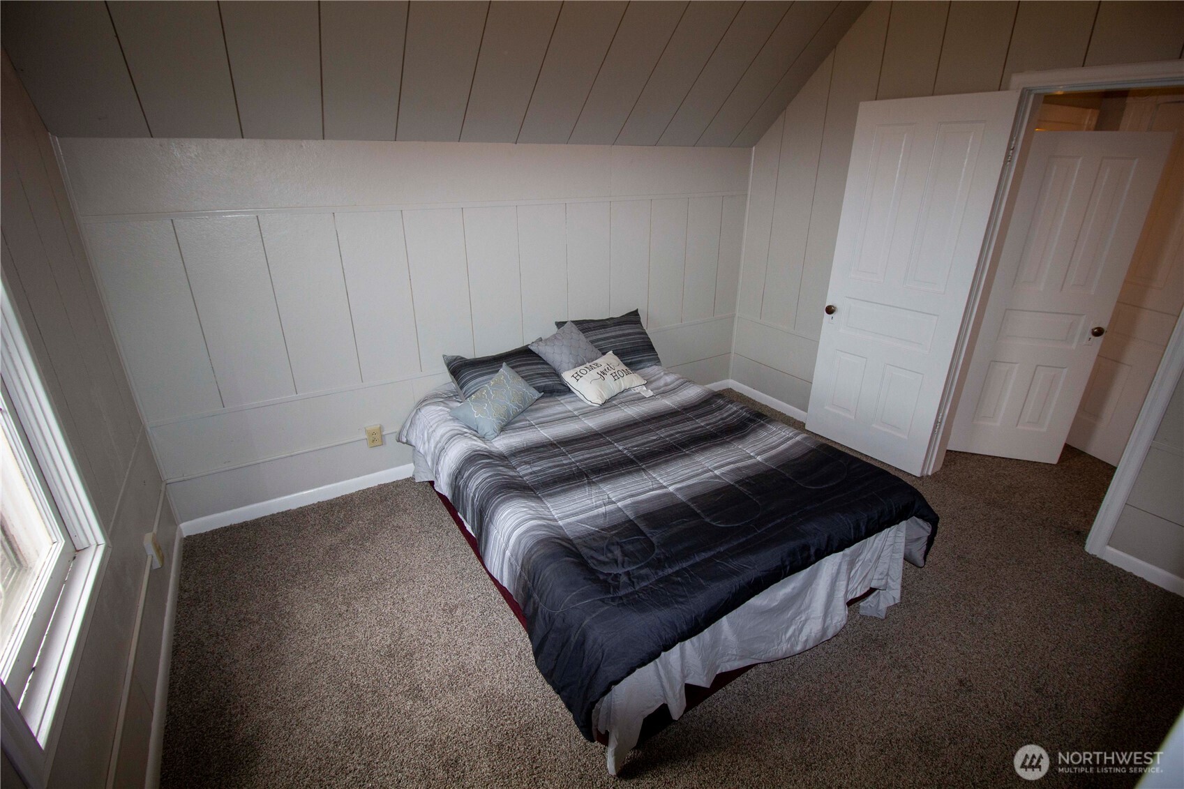 412 5th Street Hoquiam, WA 98550 - Photo 7 of 17 a bedroom with a bed and a mirror