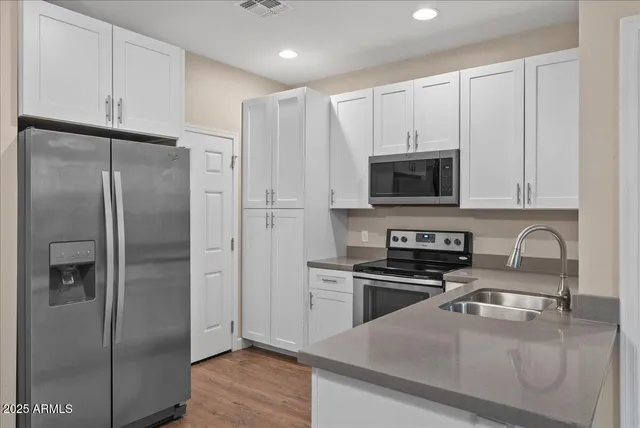 $2,000 | 1406 West Main Street, Unit 117, Mesa, AZ 85201