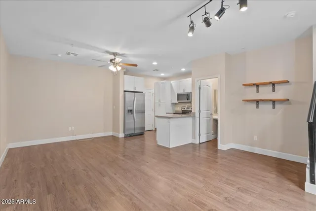 $2,000 | 1406 West Main Street, Unit 117, Mesa, AZ 85201