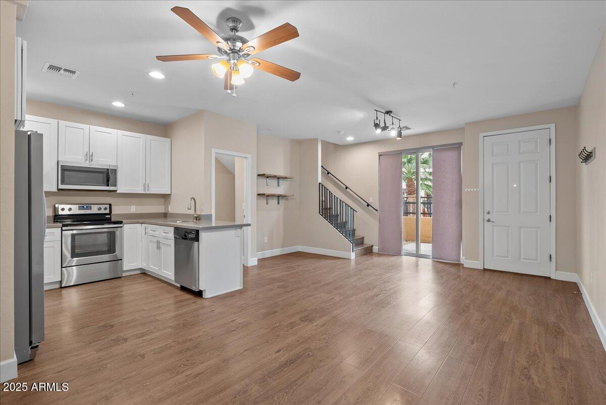 1406 West Main Street, Unit 117 Mesa, AZ 85201 - Photo 3 of 27 05-Red_Hog_Media_1406 W Main St #117