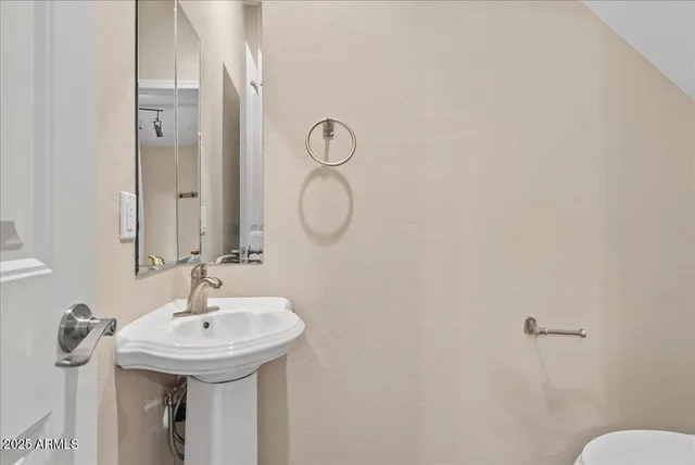 $2,000 | 1406 West Main Street, Unit 117, Mesa, AZ 85201