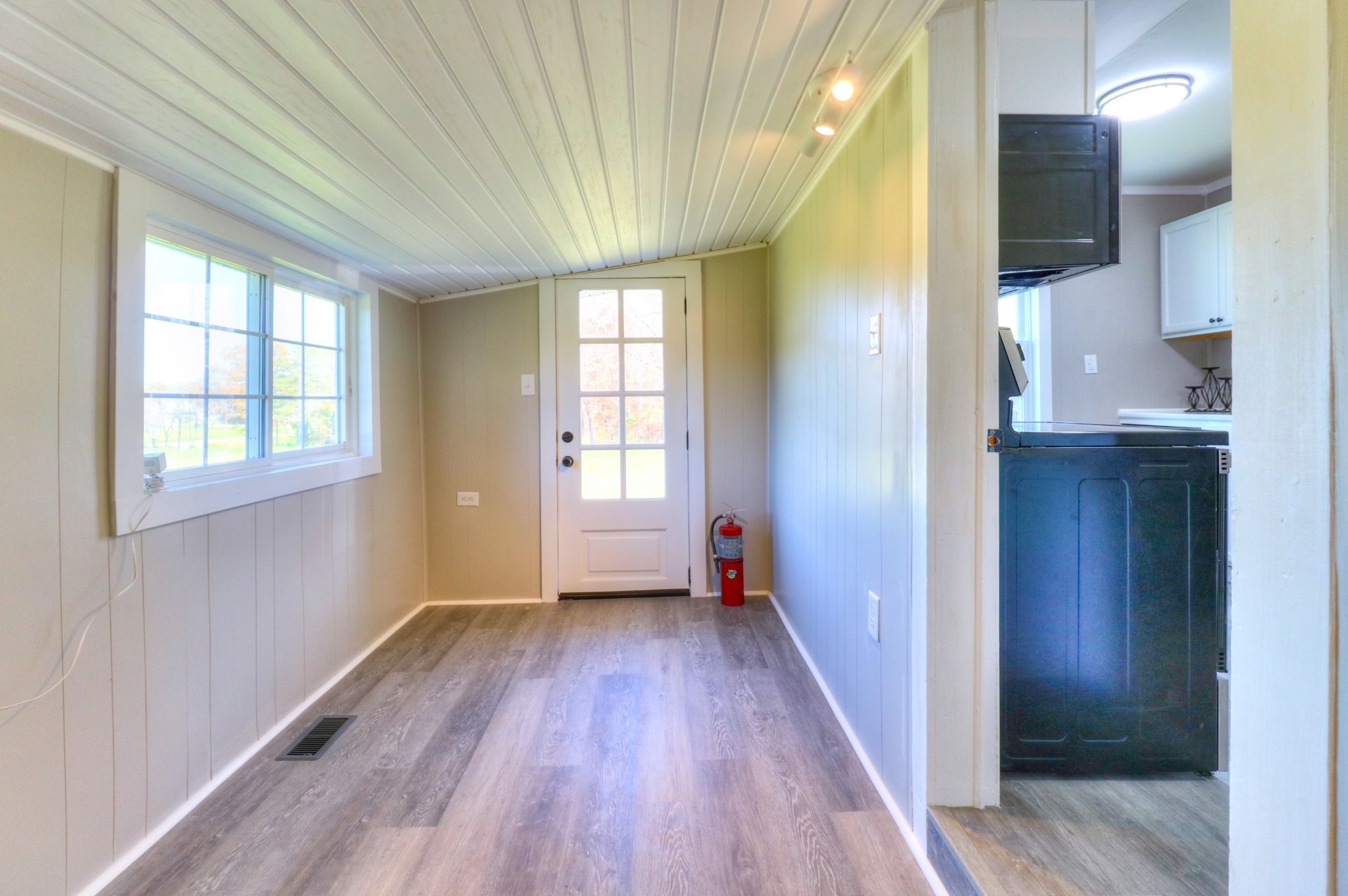 65 Duck Pond Road Palmer, TN 37365 - Photo 15 of 25 a view of a hallway with wooden floor and a bathroom