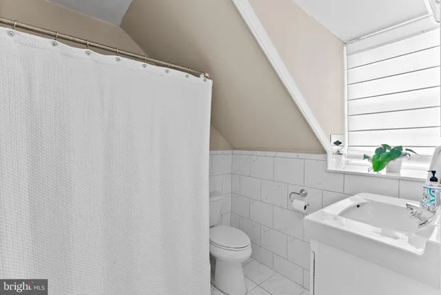 a big yard with lots of green space and trees in the back