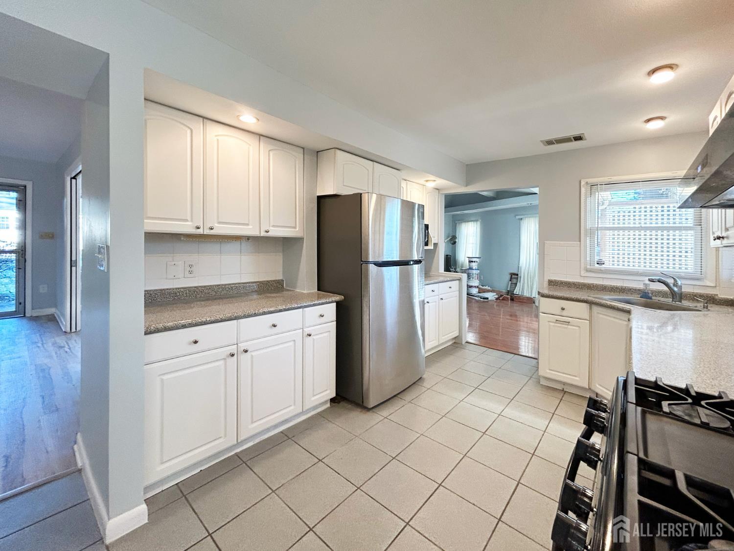 122 Vineyard Road Edison, NJ 08817 - Photo 9 of 19