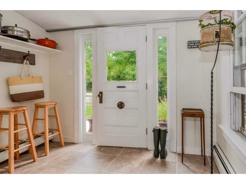 67 Weaver Road North Kingstown, RI 02852 - Photo 4 of 24 Entry.