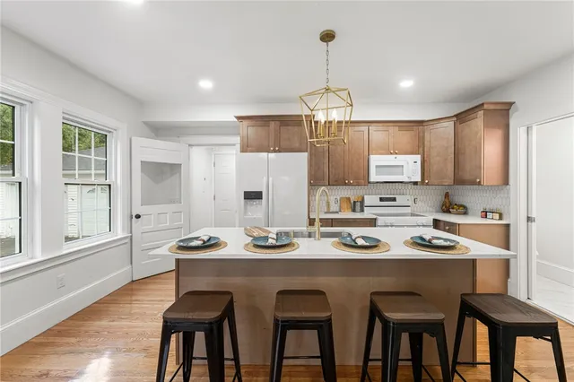 $549,900 | 784 Victory Highway, North Smithfield, RI 02896