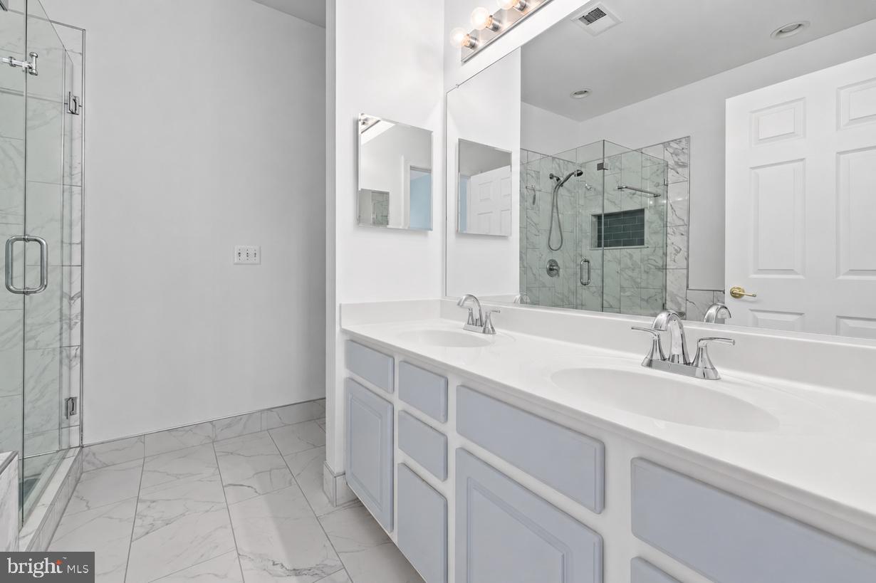 6806 Witton Circle Gainesville, VA 20155 - Photo 20 of 47 a bathroom with a double vanity sink mirror and