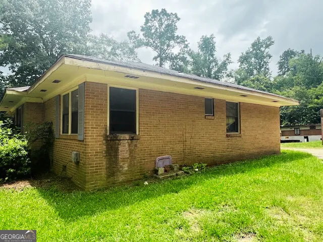 a view of a back yard of the house