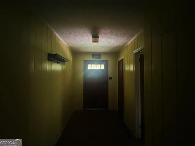 a view of empty room with window