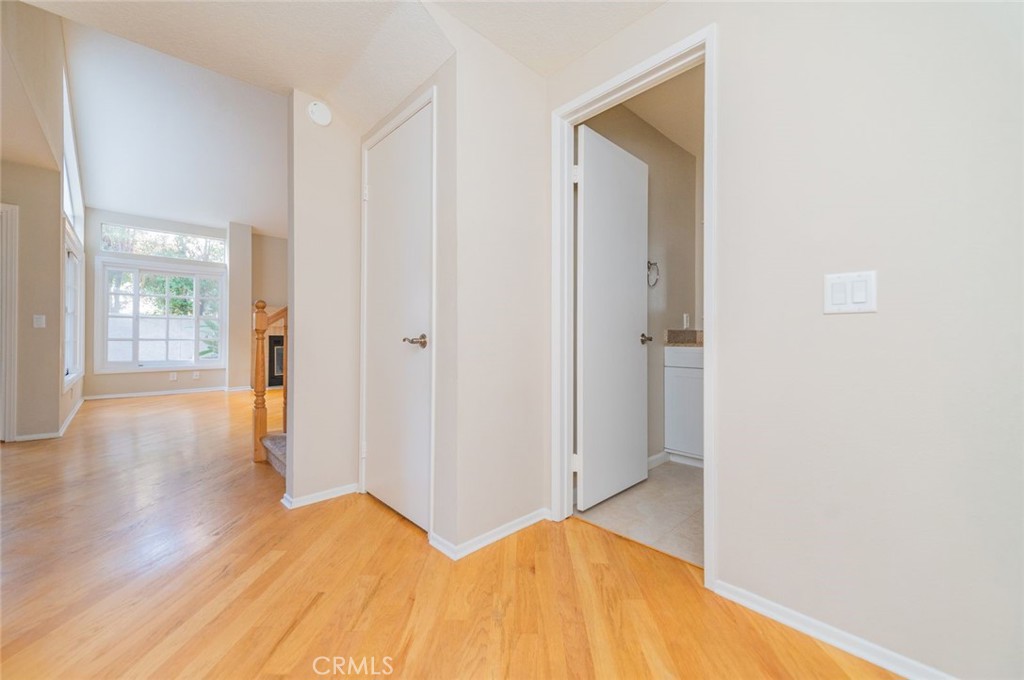 96 Stanford Court Irvine, CA 92612 - Photo 5 of 24 Foyer