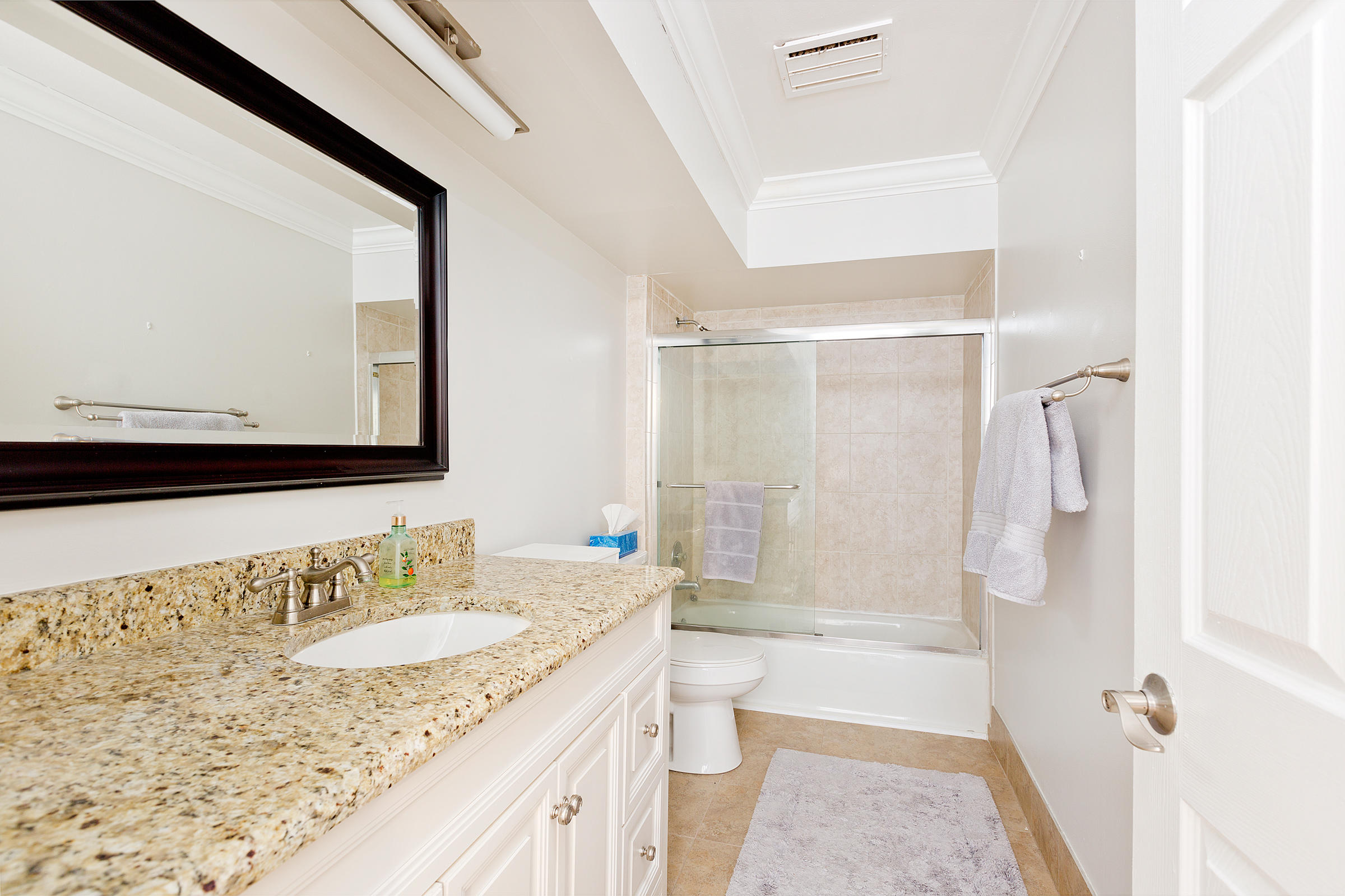 141 East Riverside Drive, Unit 6B Jupiter, FL 33469 - Photo 12 of 19 16B9A24D-528A-4CF1-B1A1-8E1608B1841E