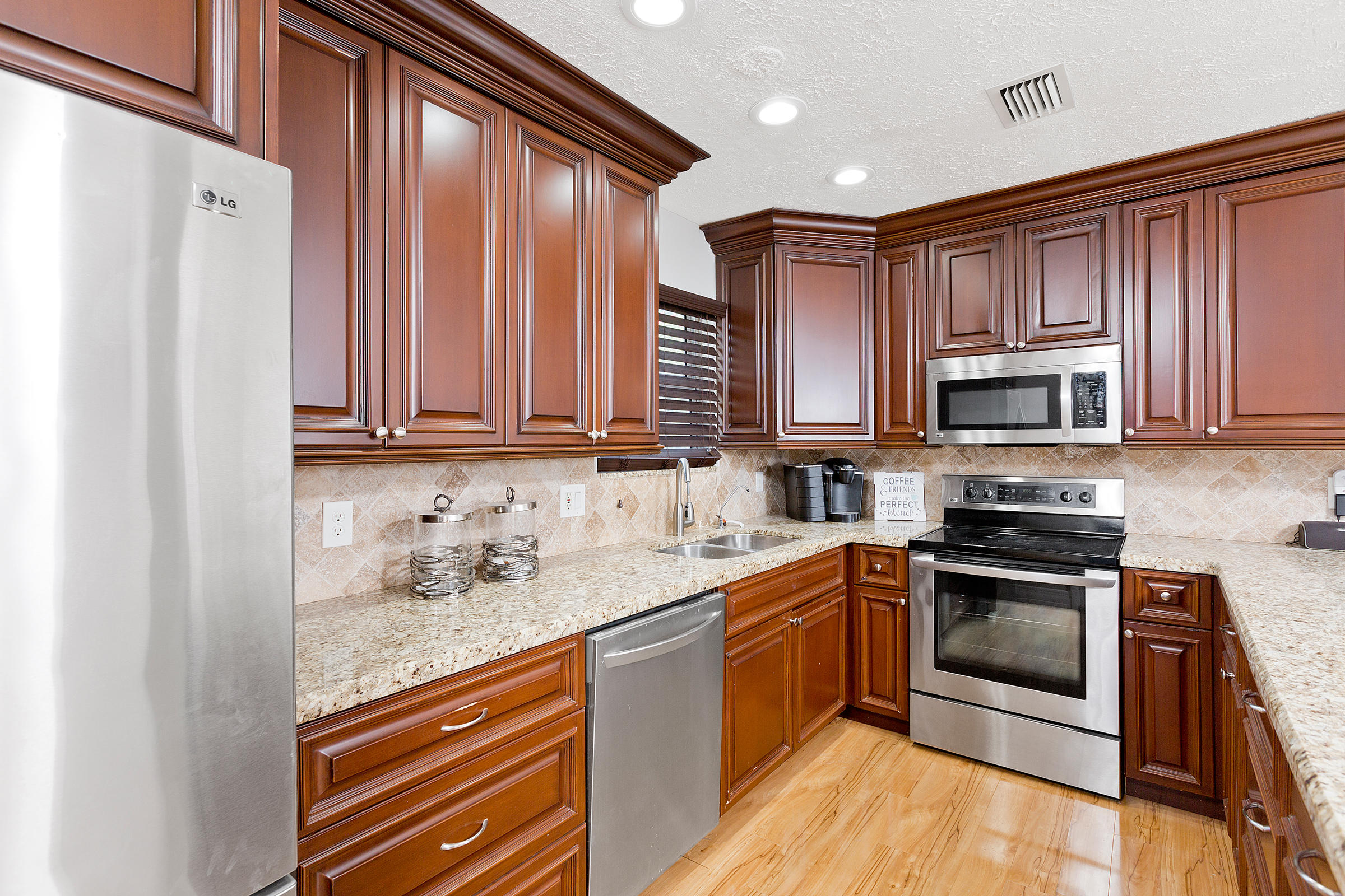 141 East Riverside Drive, Unit 6B Jupiter, FL 33469 - Photo 8 of 19 78B533AD-6A0A-4977-A8E8-61BA5D15BE9A