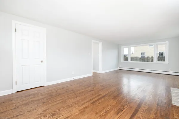 $2,900 | 238 James Street, Newington, CT 06111