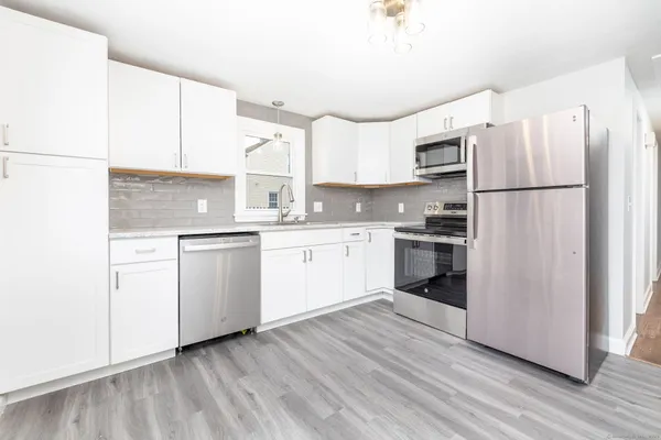 $2,900 | 238 James Street, Newington, CT 06111