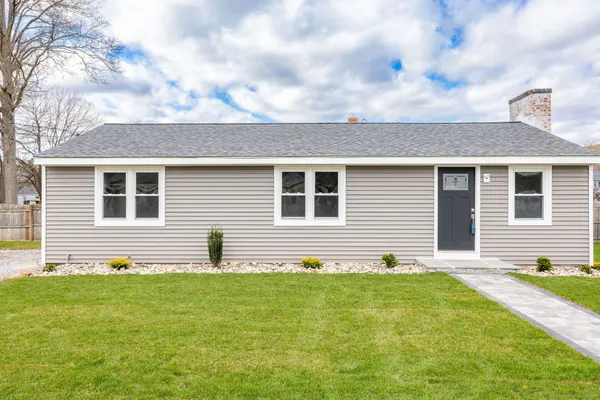 $2,900 | 238 James Street, Newington, CT 06111