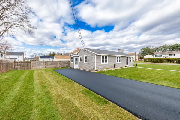 $2,900 | 238 James Street, Newington, CT 06111