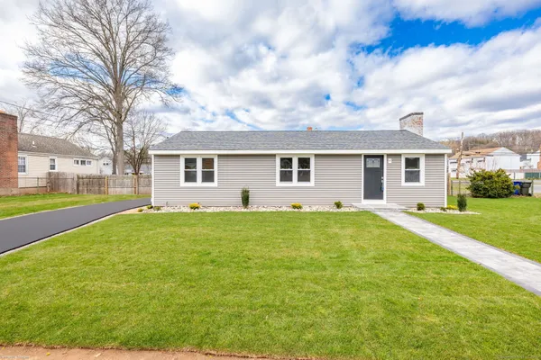 $2,900 | 238 James Street, Newington, CT 06111