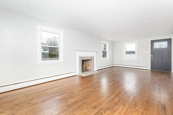 $2,900 | 238 James Street, Newington, CT 06111