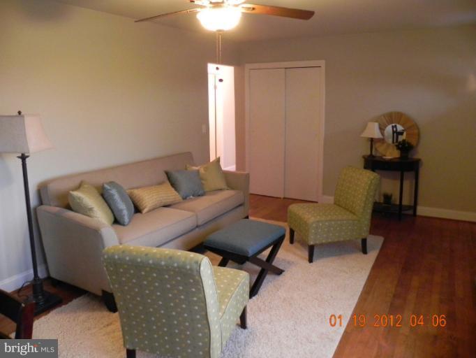 7510 Brink Road Gaithersburg, MD 20882 - Photo 8 of 18 Living Room