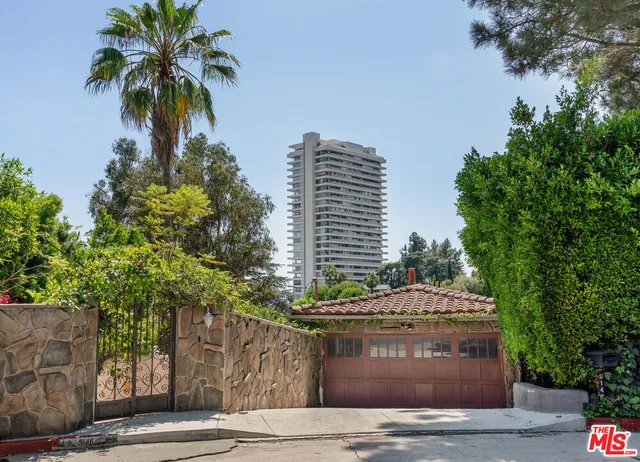 $2,995,000 | 9146 St Ives Drive, Los Angeles, CA 90069