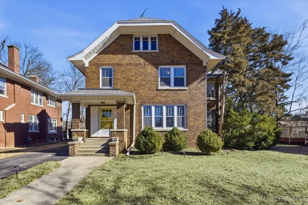 $320,000 | 628 Sexton Street, Aurora, IL 60505