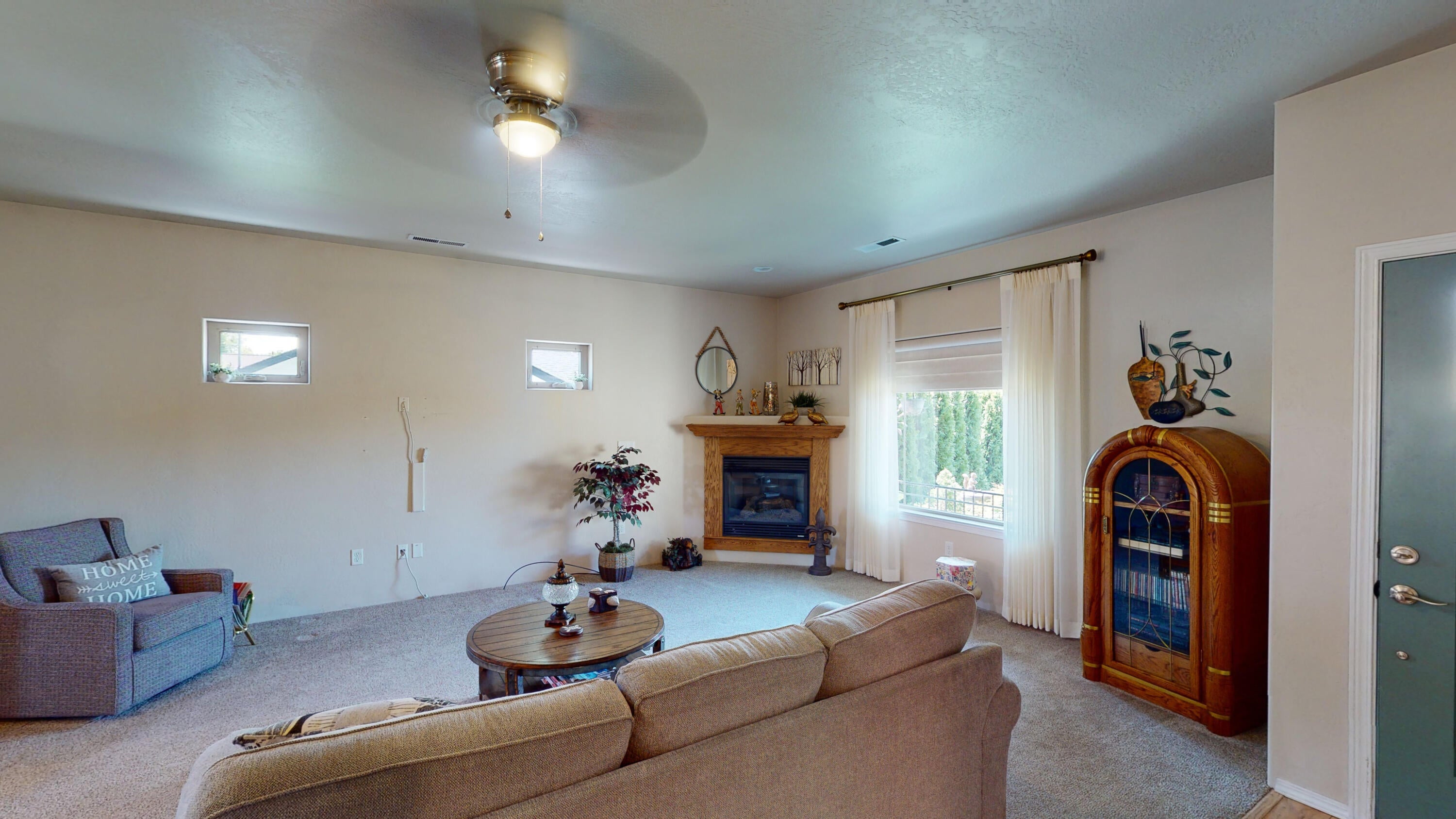 3652 Bursell Road Central Point, OR 97502 - Photo 8 of 36 Livingroom