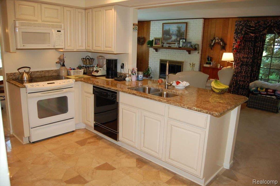 884 Spartan Drive Rochester, MI 48309 - Photo 8 of 20 Kitchen 2