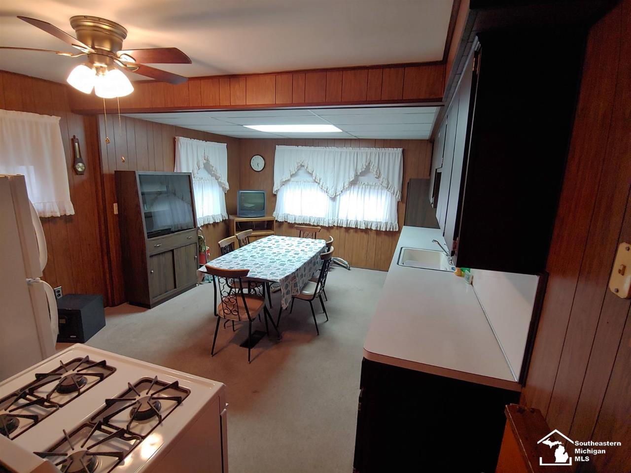 167 Amherst Street Inkster, MI 48141 - Photo 10 of 13 31376343-9.JPG