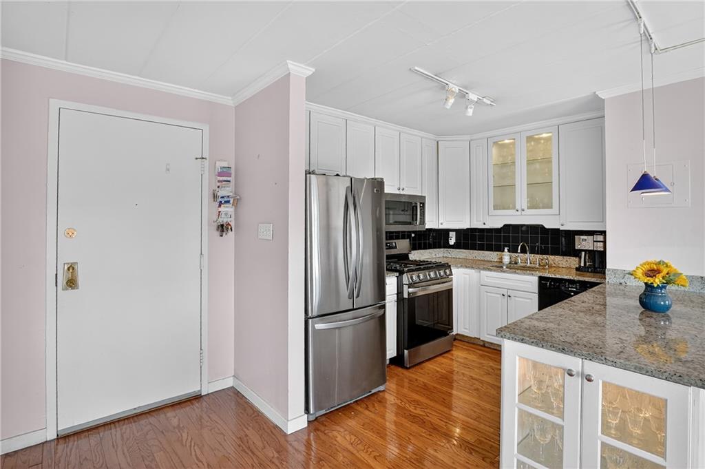 5 Bayard Road, Unit 913 Pittsburgh, PA 15213 - Photo 4 of 27 Entry