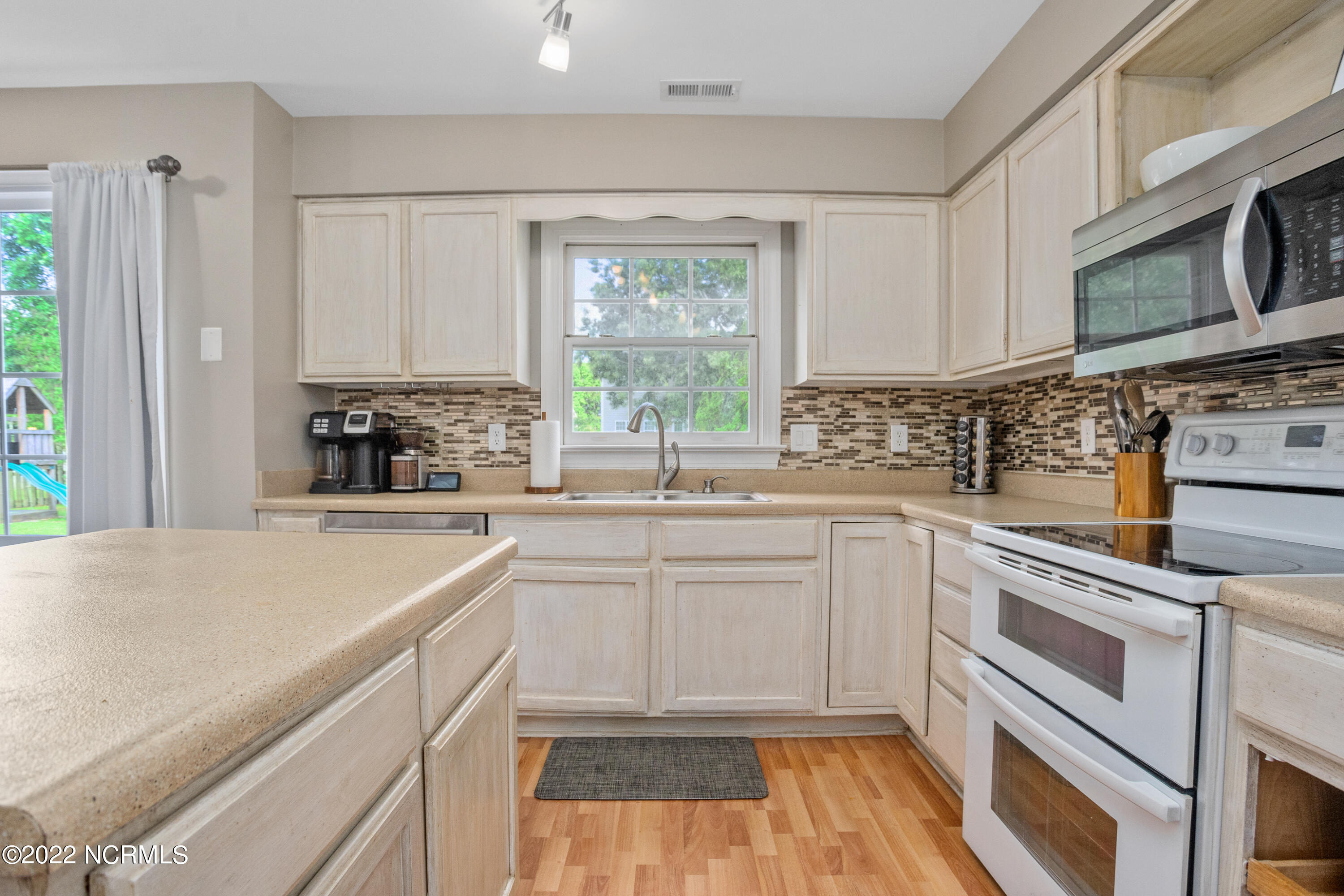 104 Bishops Gate Jacksonville, NC 28540 - Photo 14 of 40 104 Bishopsgate 16May2022_SB_07945