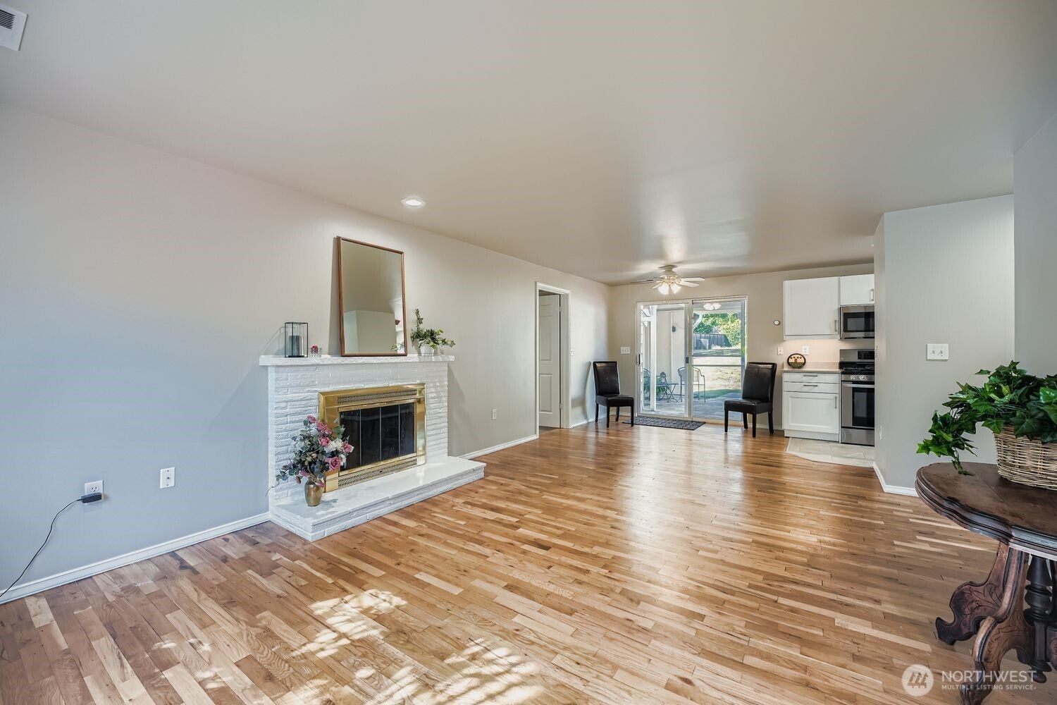22408 Meridian Avenue South Bothell, WA 98021 - Photo 6 of 28 a view of a livingroom with a furniture