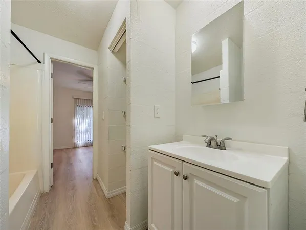 $1,575 | 2422 11th Street West, Bradenton, FL 34205