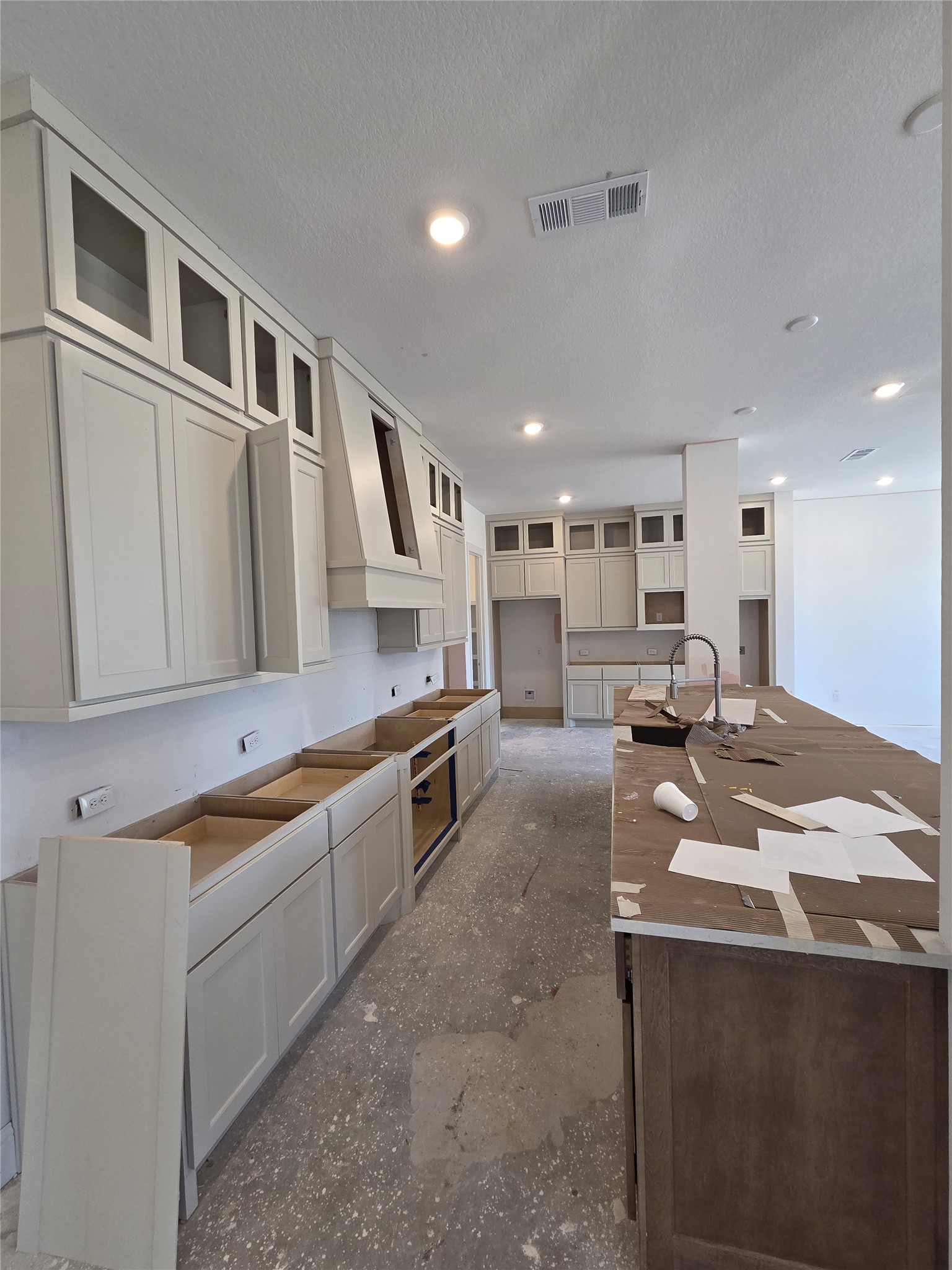 12910 Whitewater Way Conroe, TX 77302 - Photo 2 of 10