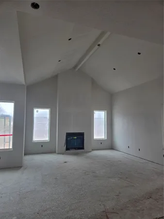 a view of empty room with window