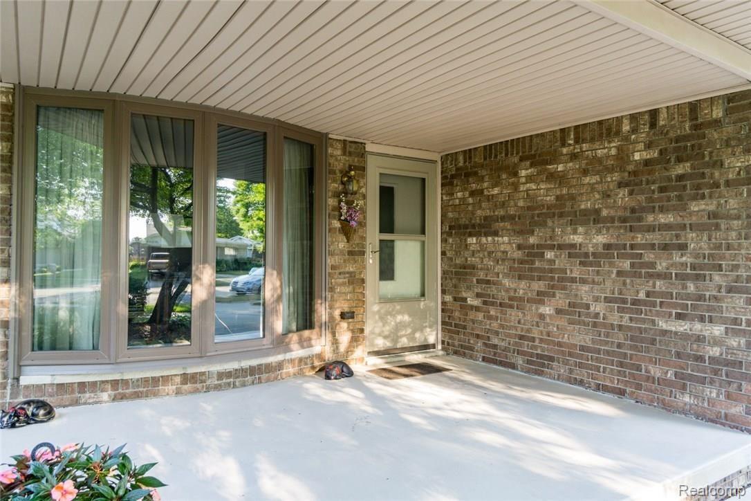 6043 Wedgewood Road Canton, MI 48187 - Photo 3 of 28 6043 Wedgewood (3).jpg