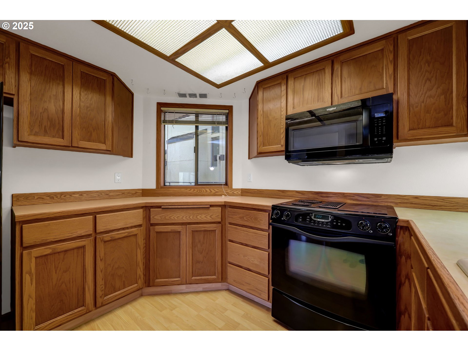 648 Wimbledon Court Eugene, OR 97401 - Photo 20 of 45 a kitchen with stainless steel appliances a stove microwave and sink
