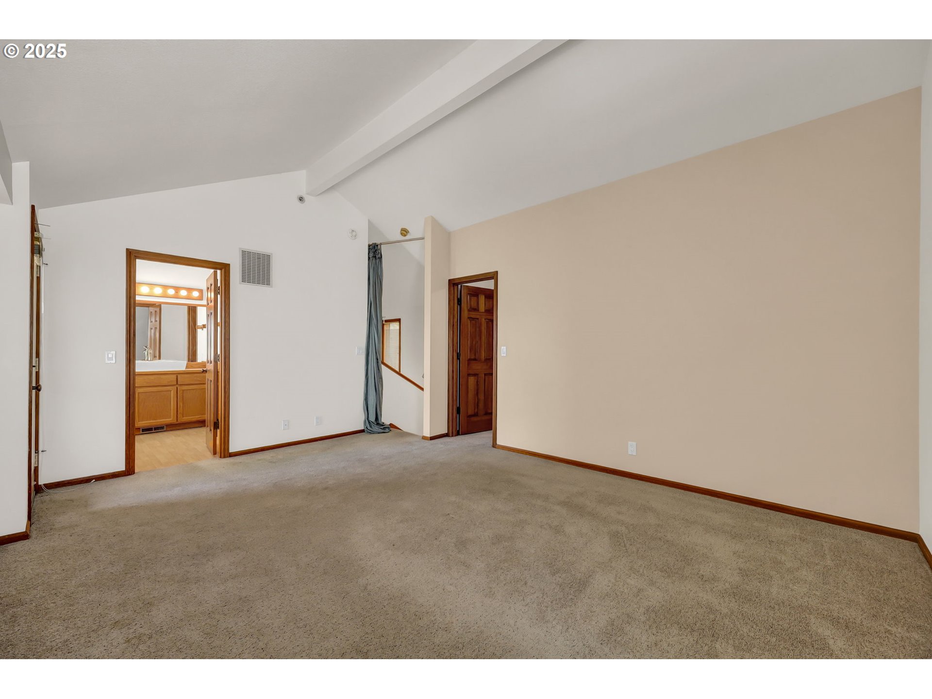 648 Wimbledon Court Eugene, OR 97401 - Photo 25 of 45 a view of an empty room and closet area