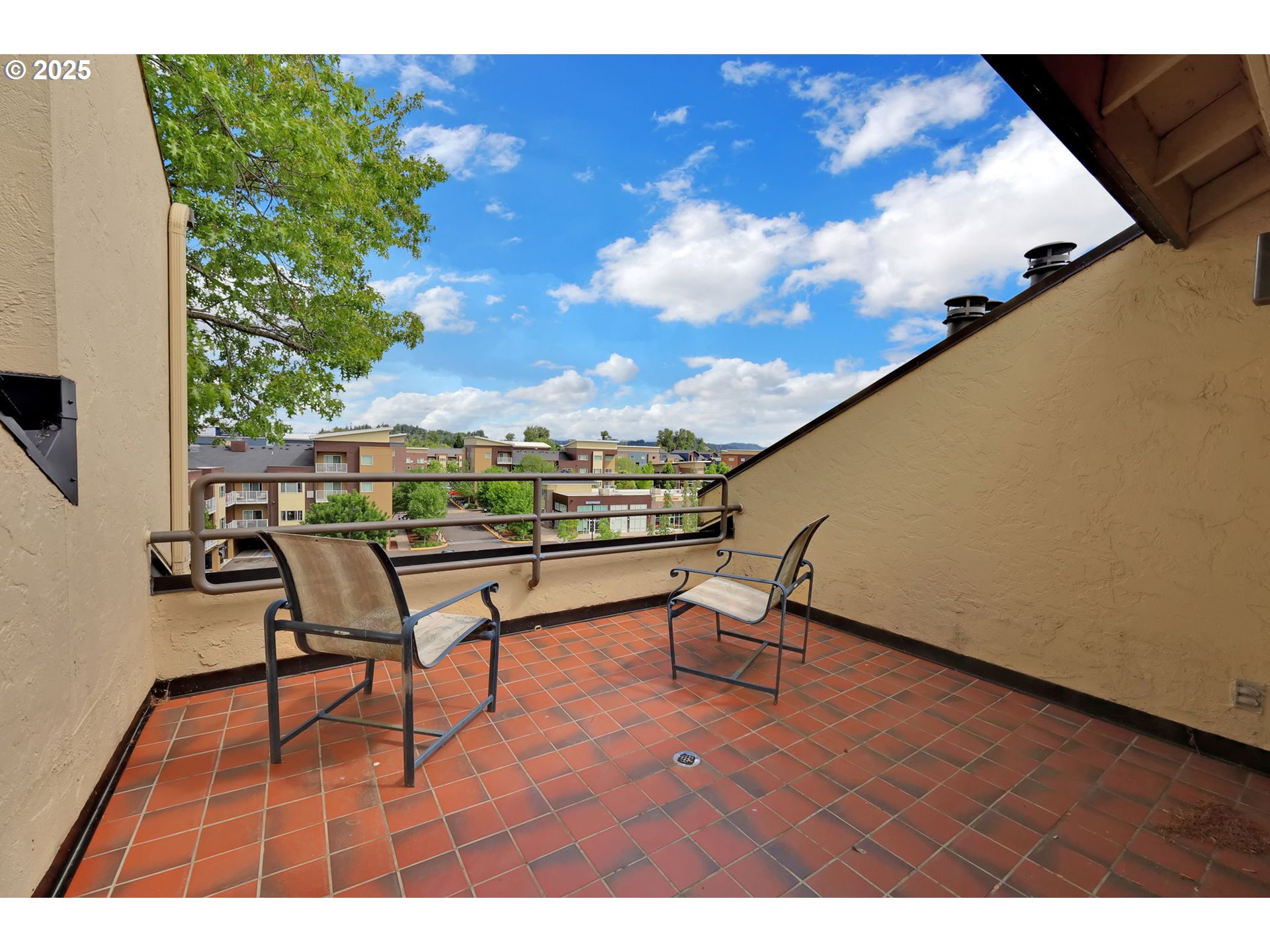 648 Wimbledon Court Eugene, OR 97401 - Photo 32 of 45 a terrace with outdoor seating and trees