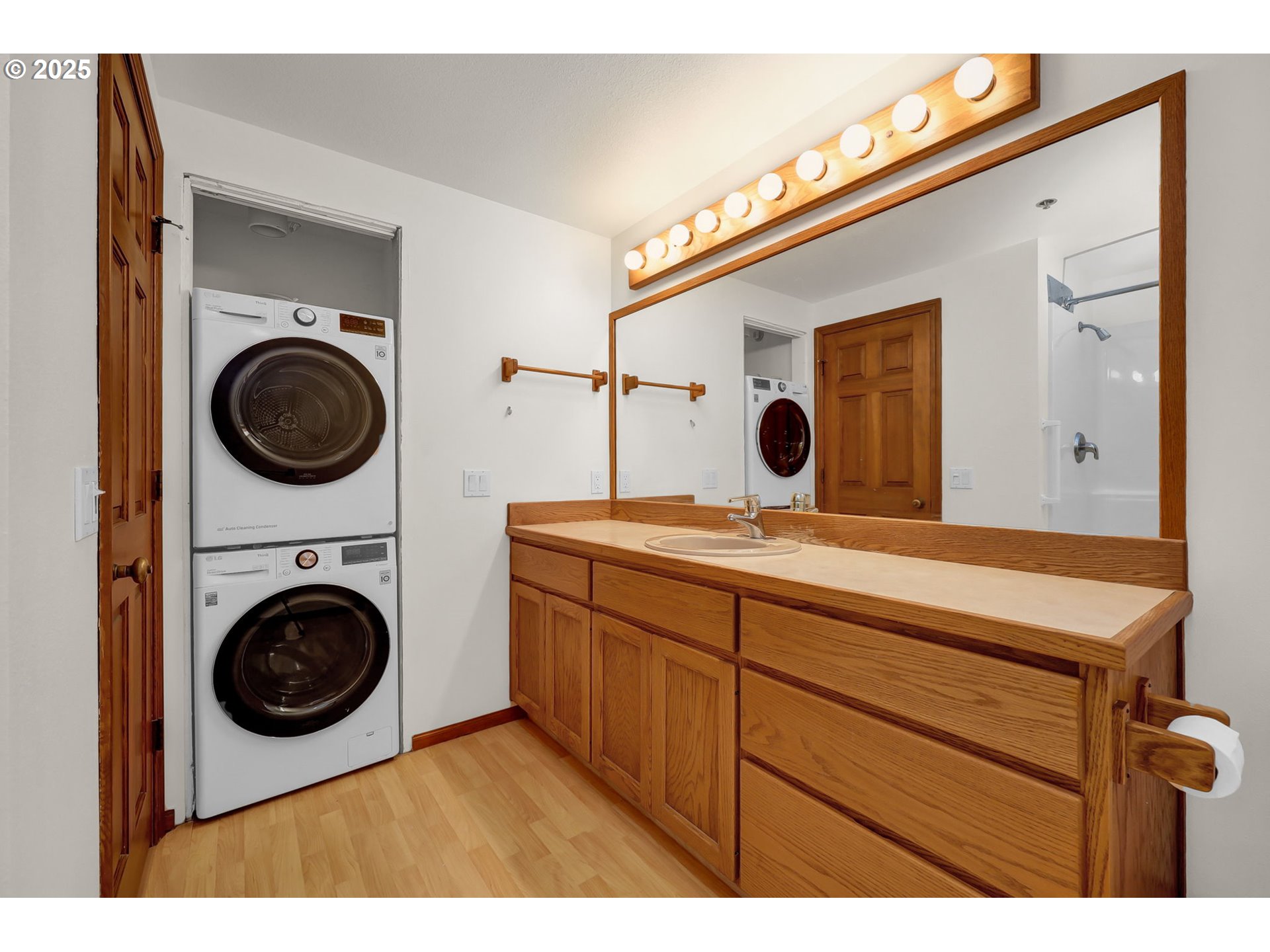 648 Wimbledon Court Eugene, OR 97401 - Photo 35 of 45 a view of a kitchen with washer and dryer