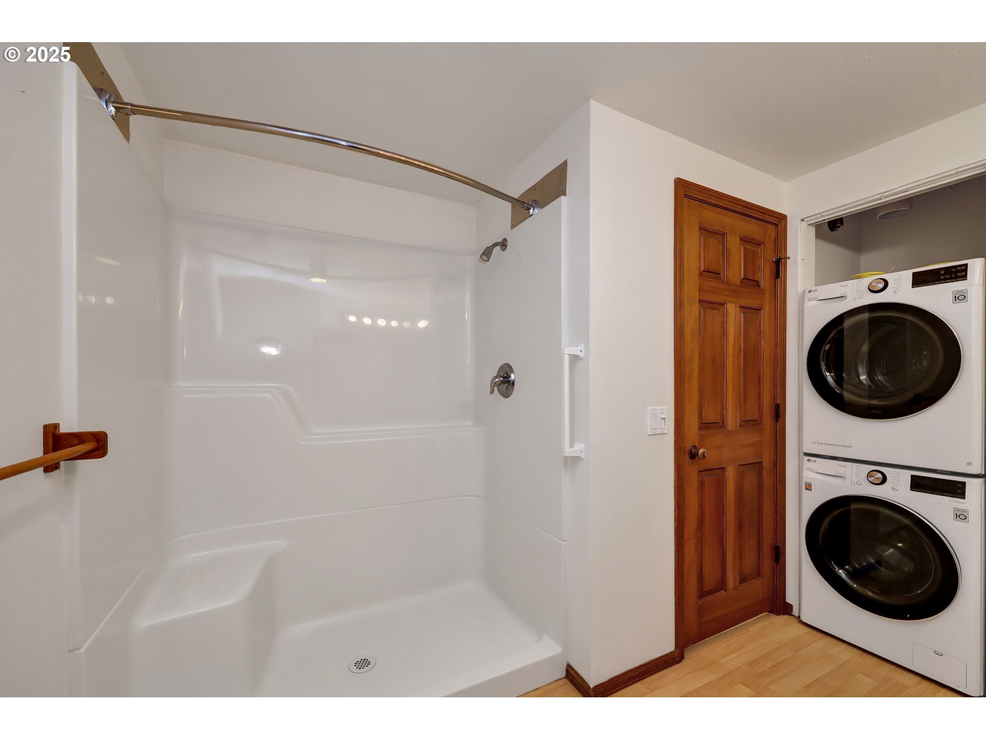 648 Wimbledon Court Eugene, OR 97401 - Photo 36 of 45 a bathroom with a sink a washer and dryer
