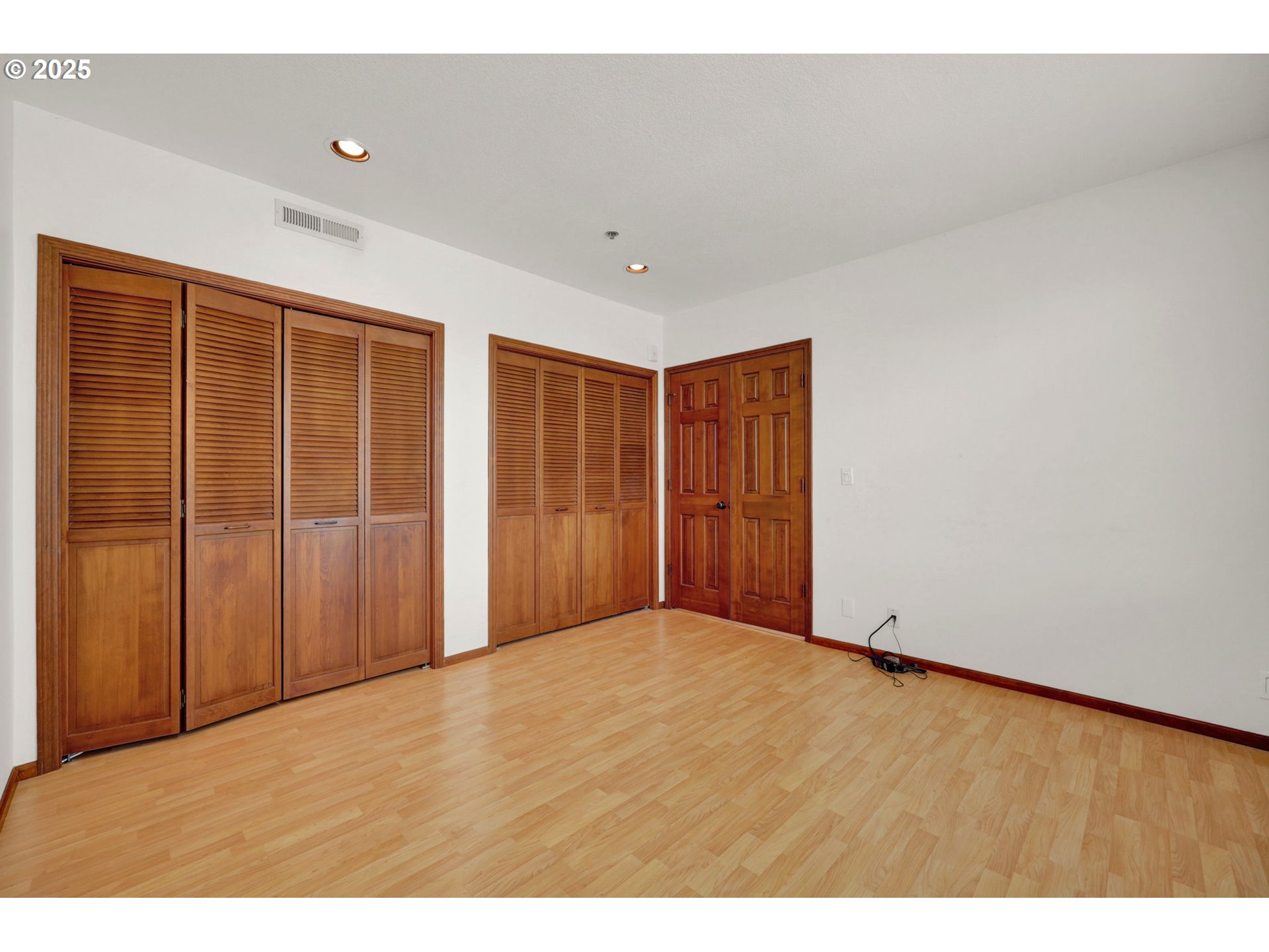 648 Wimbledon Court Eugene, OR 97401 - Photo 38 of 45 a view of an empty room