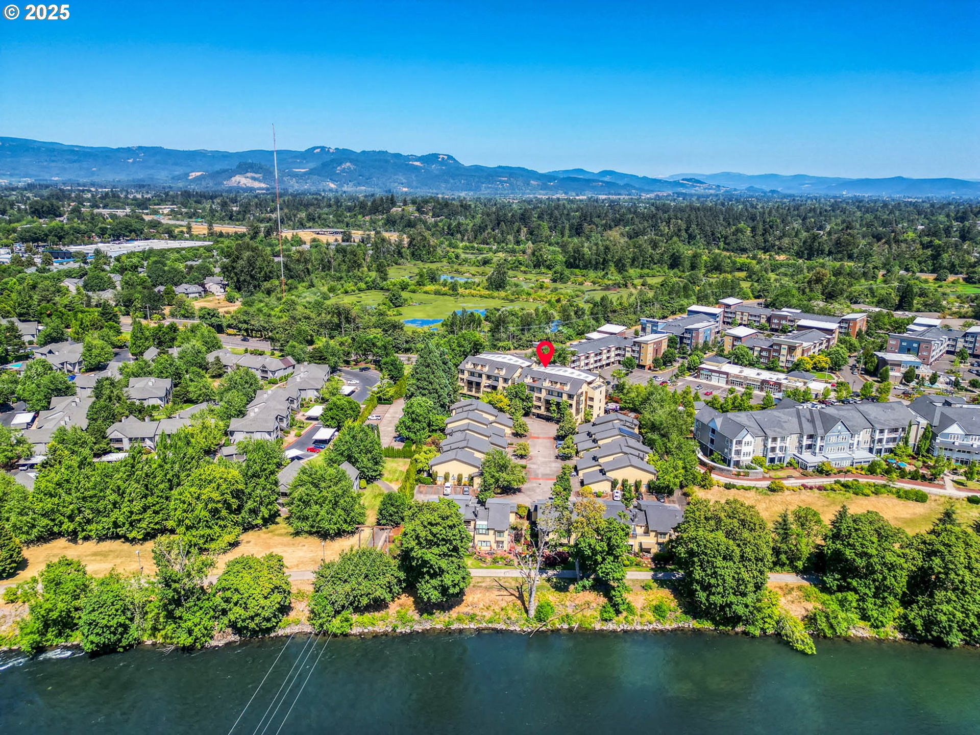 648 Wimbledon Court Eugene, OR 97401 - Photo 42 of 45 a view of city and mountain