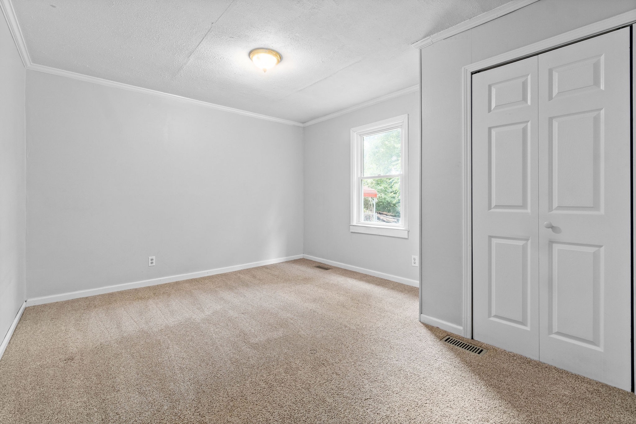 660 Palmyra Road Clarksville, TN 37040 - Photo 22 of 33 an empty room with windows