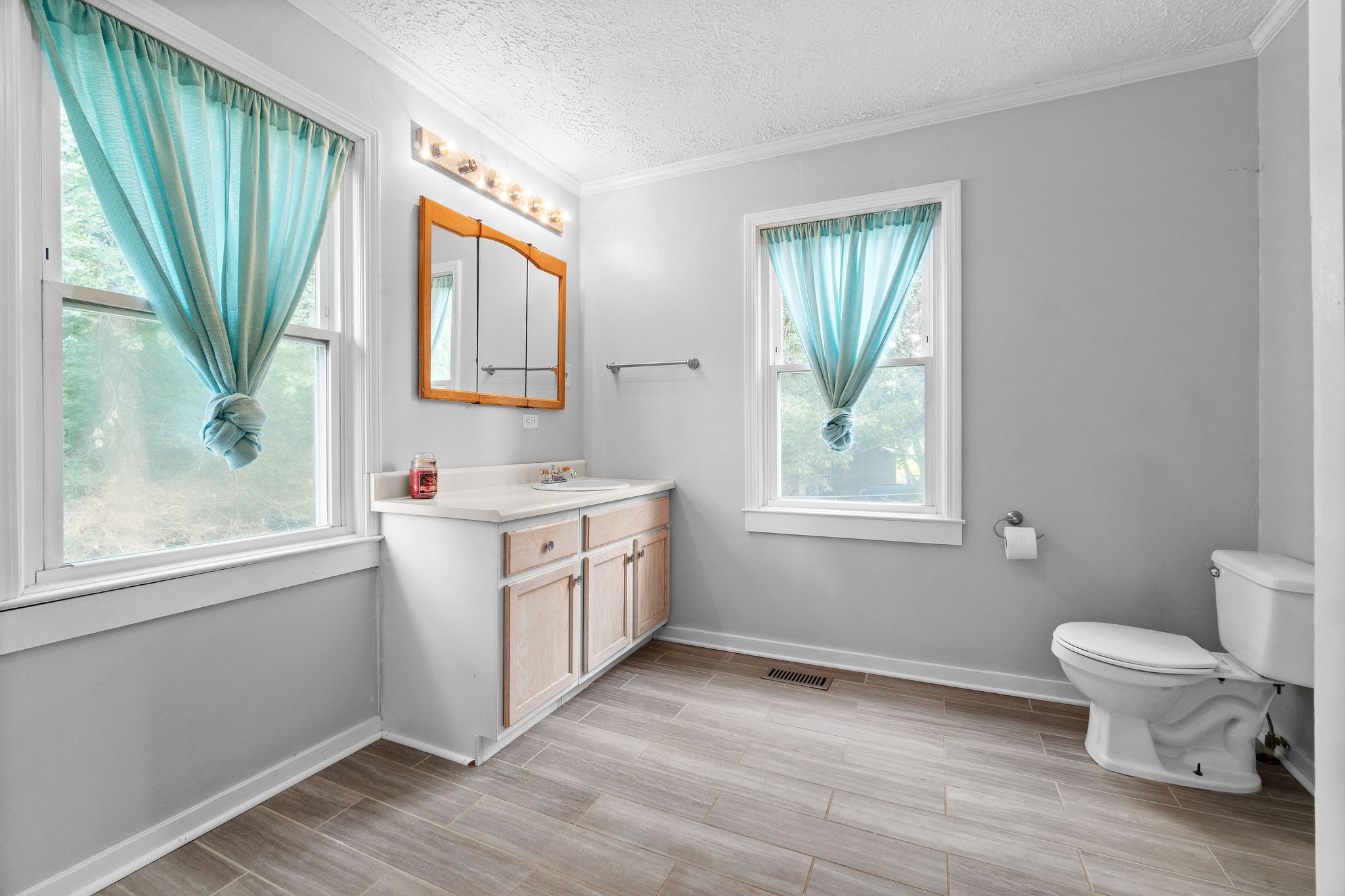 660 Palmyra Road Clarksville, TN 37040 - Photo 24 of 33 a bathroom with a sink a toilet and a window