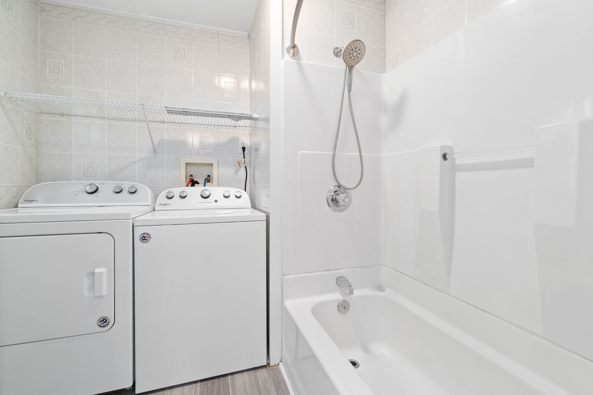 660 Palmyra Road Clarksville, TN 37040 - Photo 25 of 33 a utility room with dryer and washer
